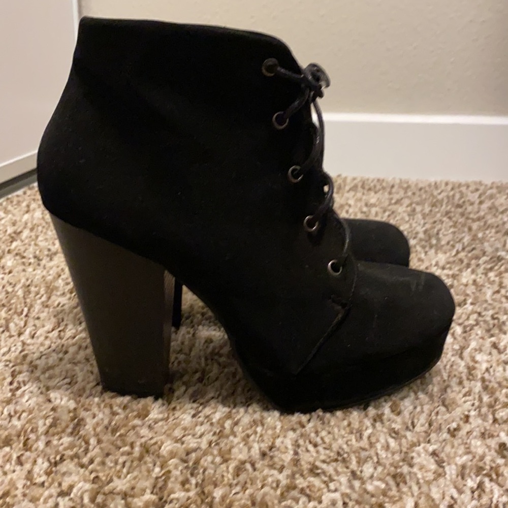 Heels - Picture 2 of 3